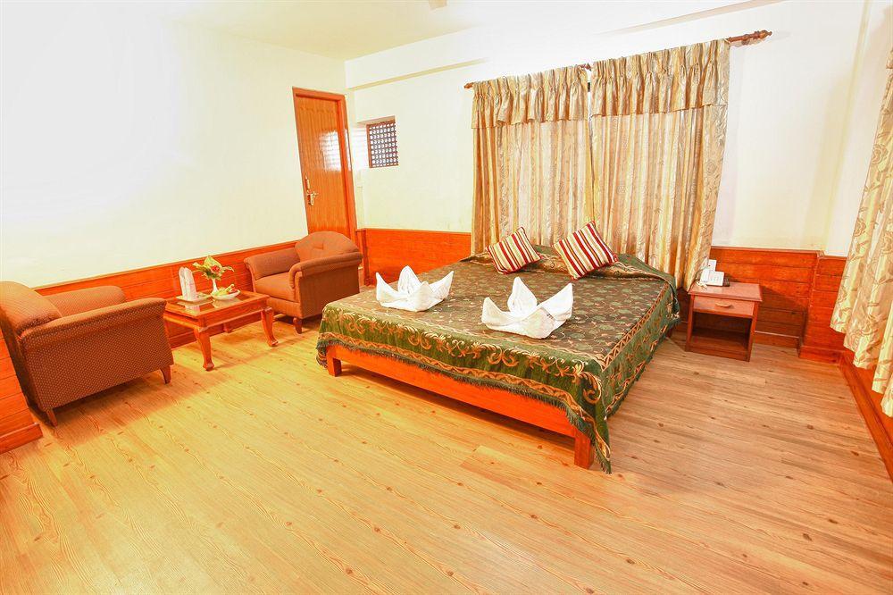 Hotel Crystal Palace Pokhara Bagian luar foto
