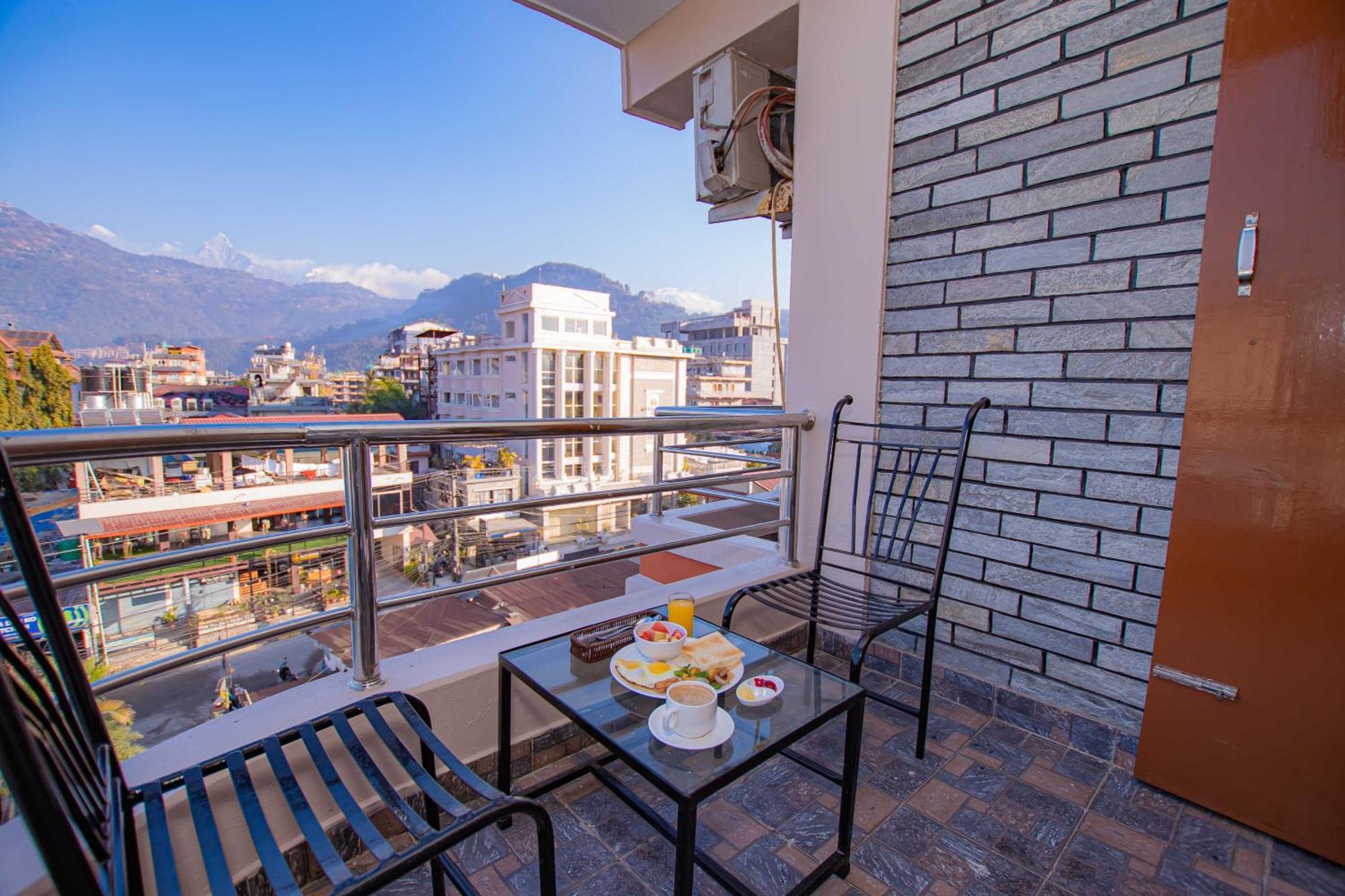 Hotel Crystal Palace Pokhara Bagian luar foto