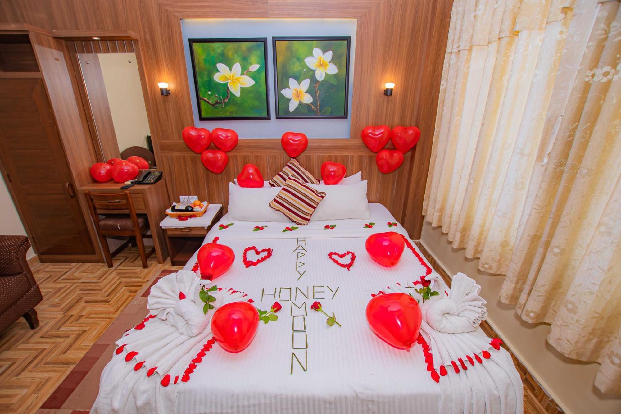 Hotel Crystal Palace Pokhara Bagian luar foto
