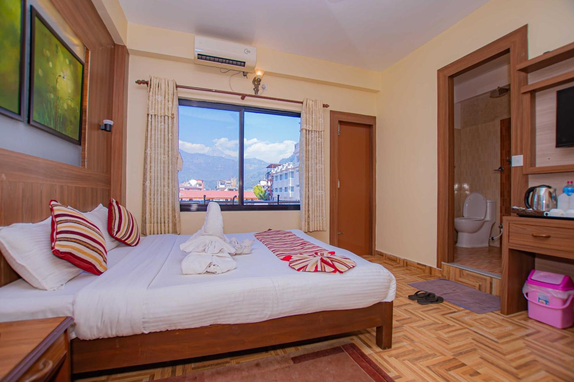 Hotel Crystal Palace Pokhara Bagian luar foto