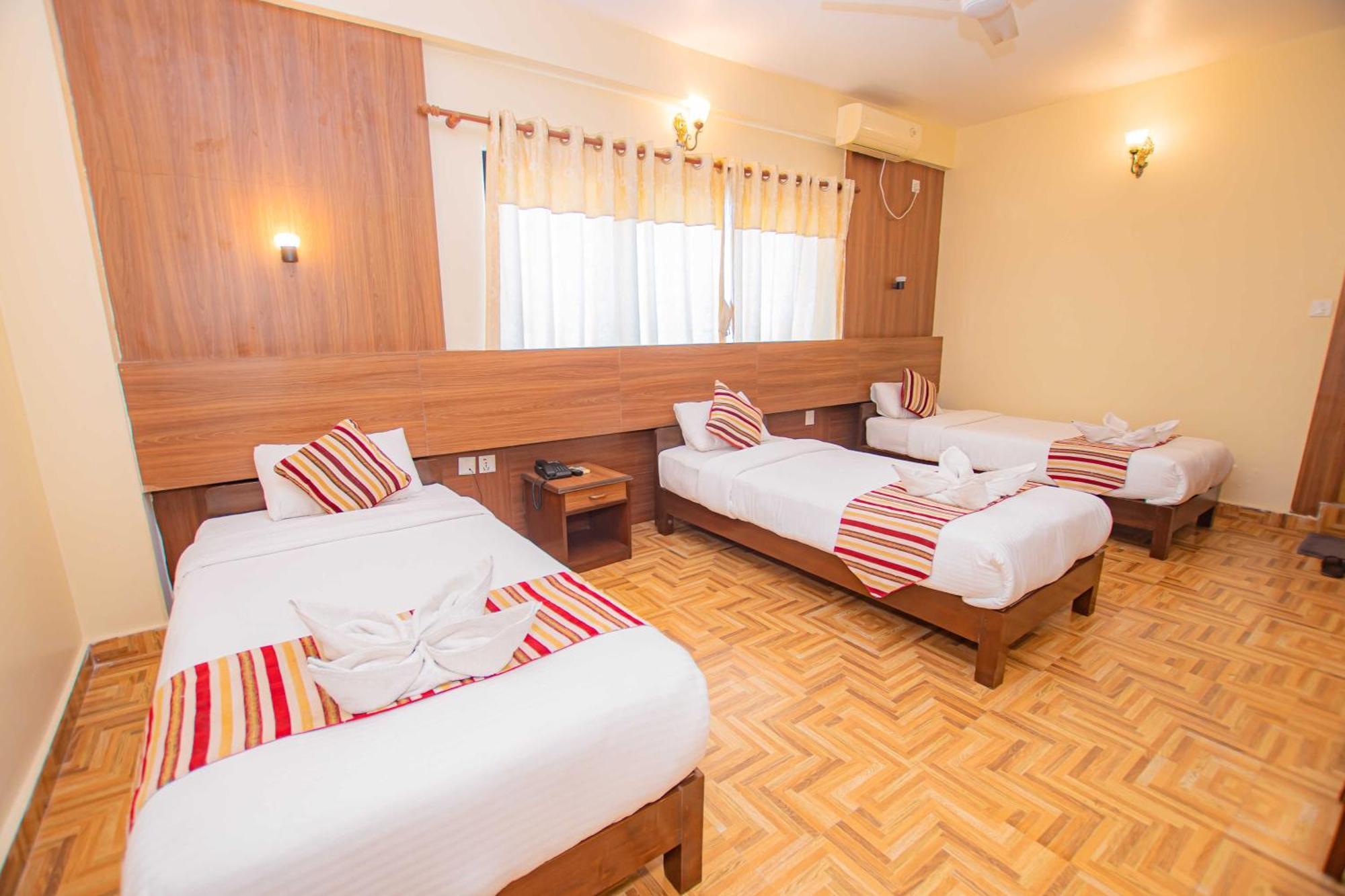 Hotel Crystal Palace Pokhara Bagian luar foto