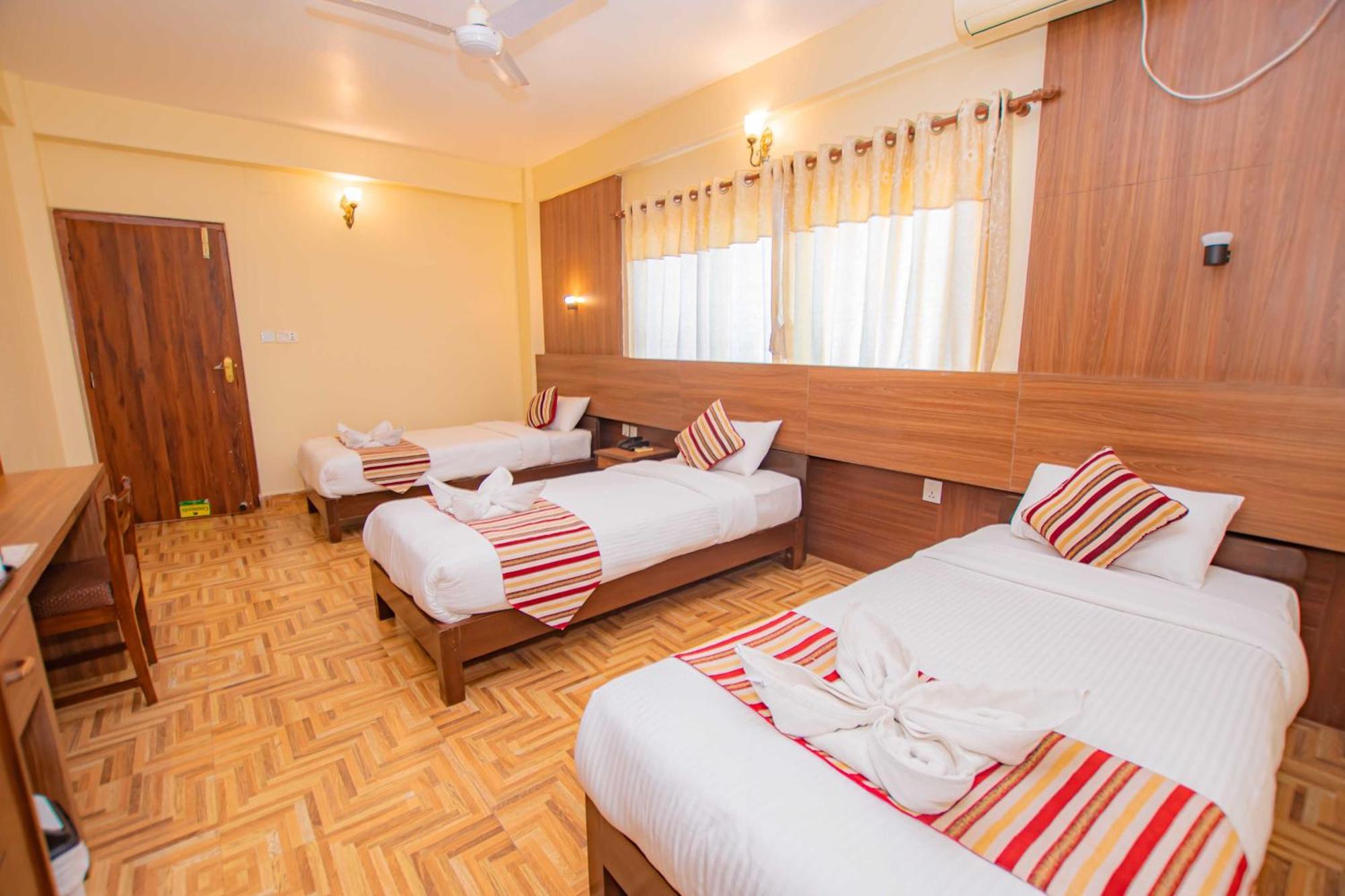 Hotel Crystal Palace Pokhara Bagian luar foto