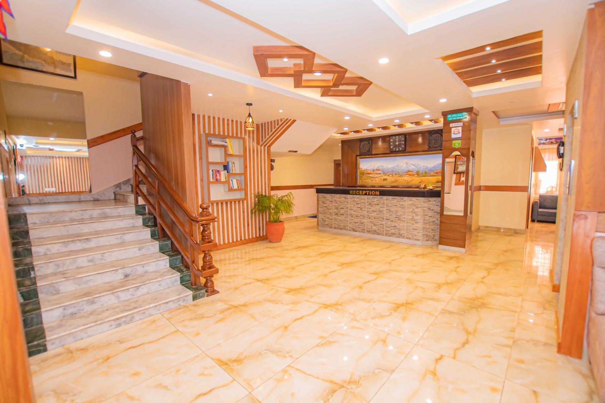 Hotel Crystal Palace Pokhara Bagian luar foto