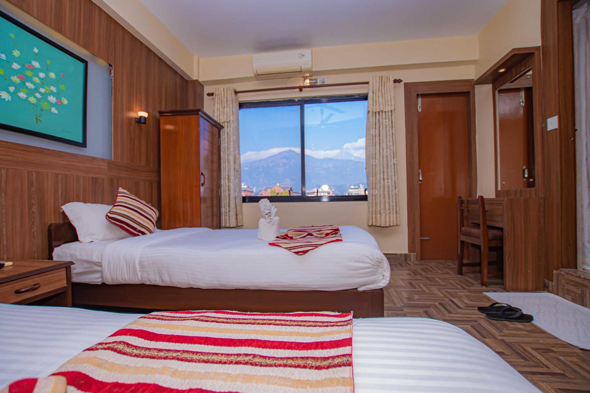 Hotel Crystal Palace Pokhara Bagian luar foto