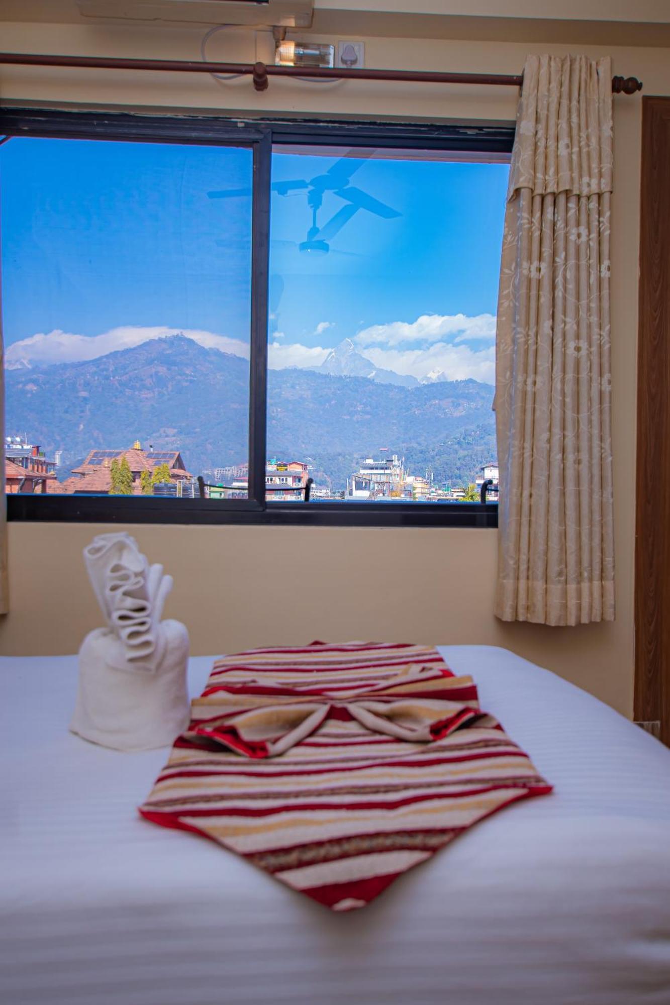 Hotel Crystal Palace Pokhara Bagian luar foto