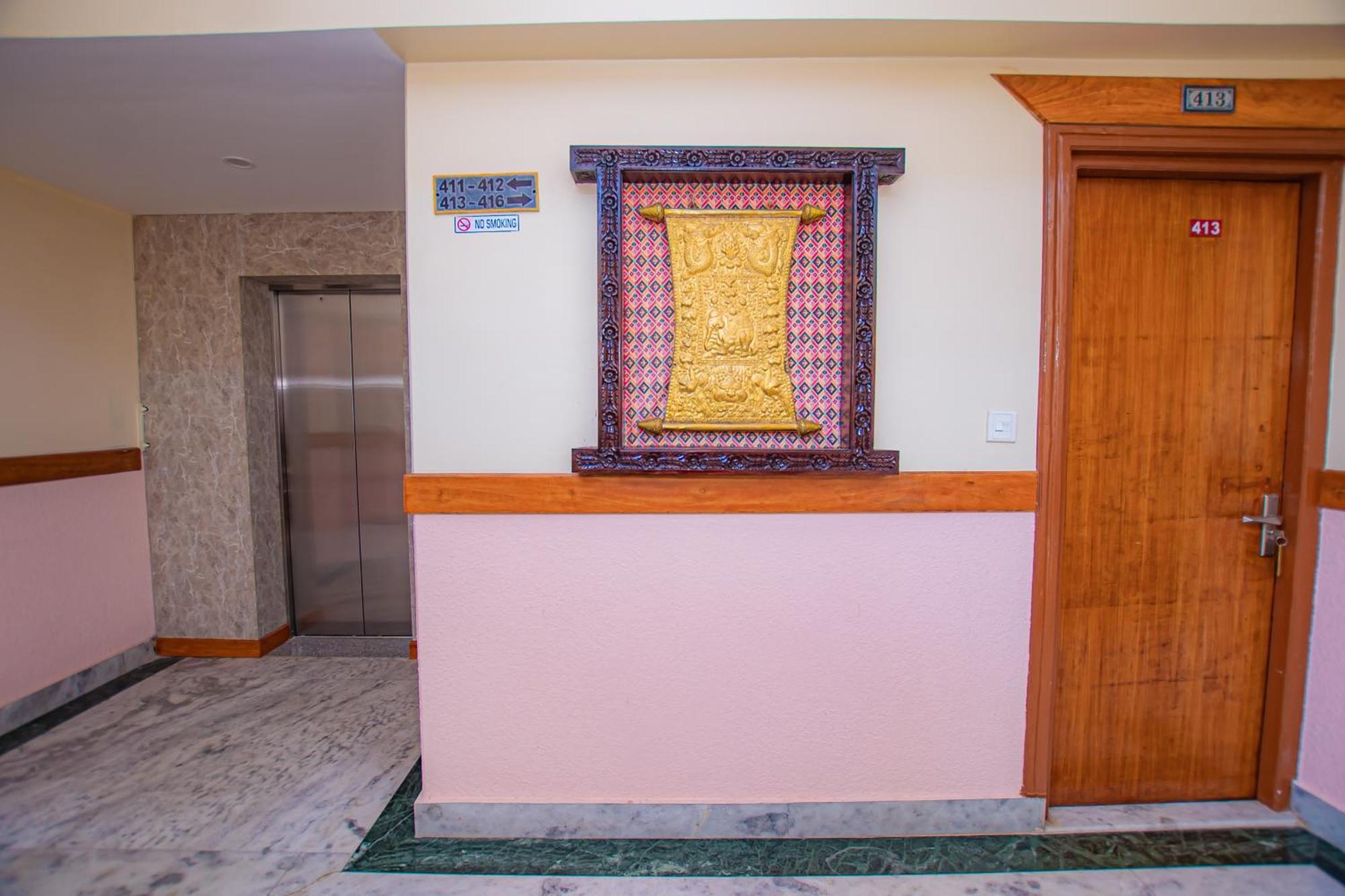 Hotel Crystal Palace Pokhara Bagian luar foto