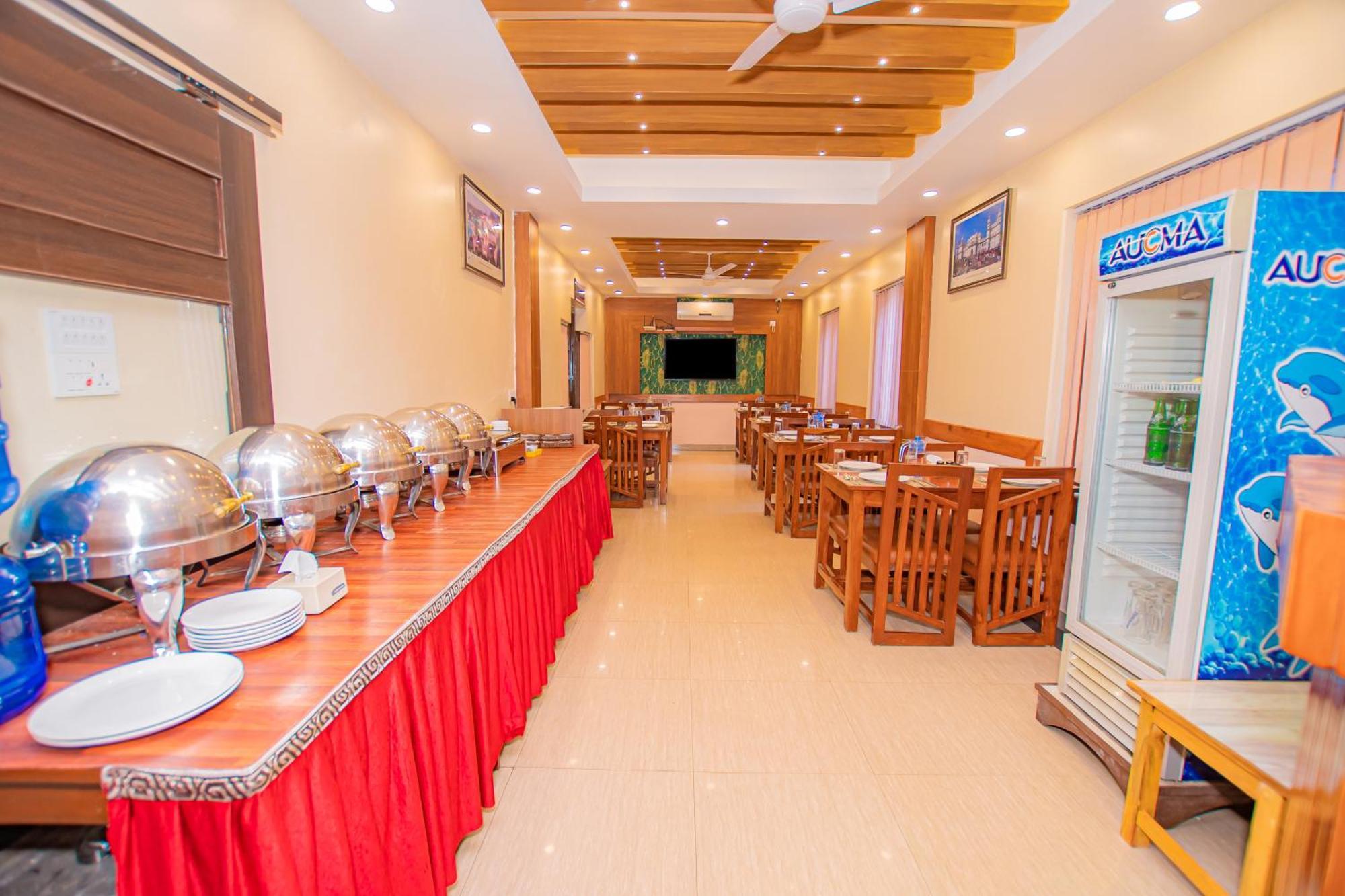 Hotel Crystal Palace Pokhara Bagian luar foto