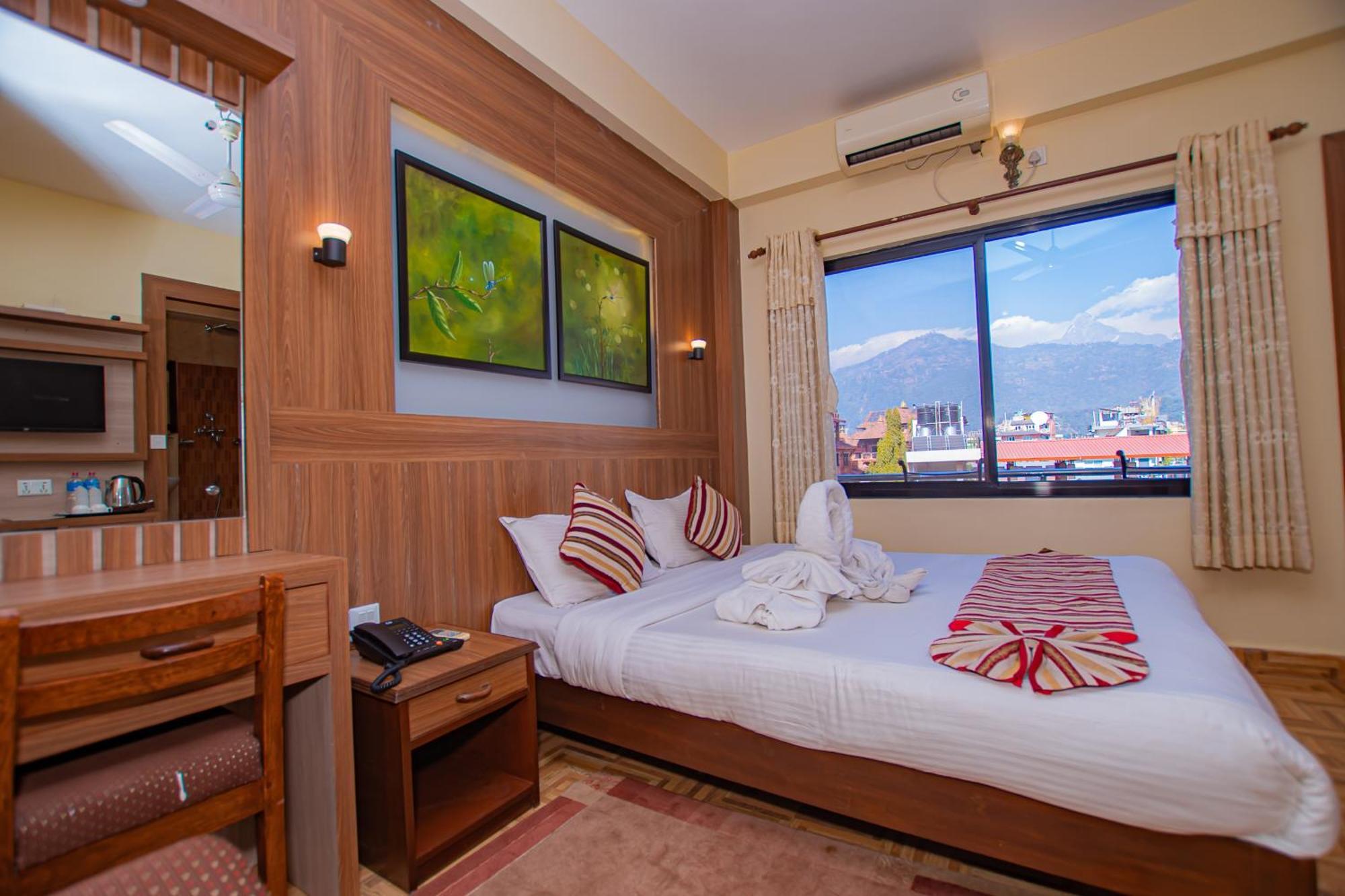 Hotel Crystal Palace Pokhara Bagian luar foto